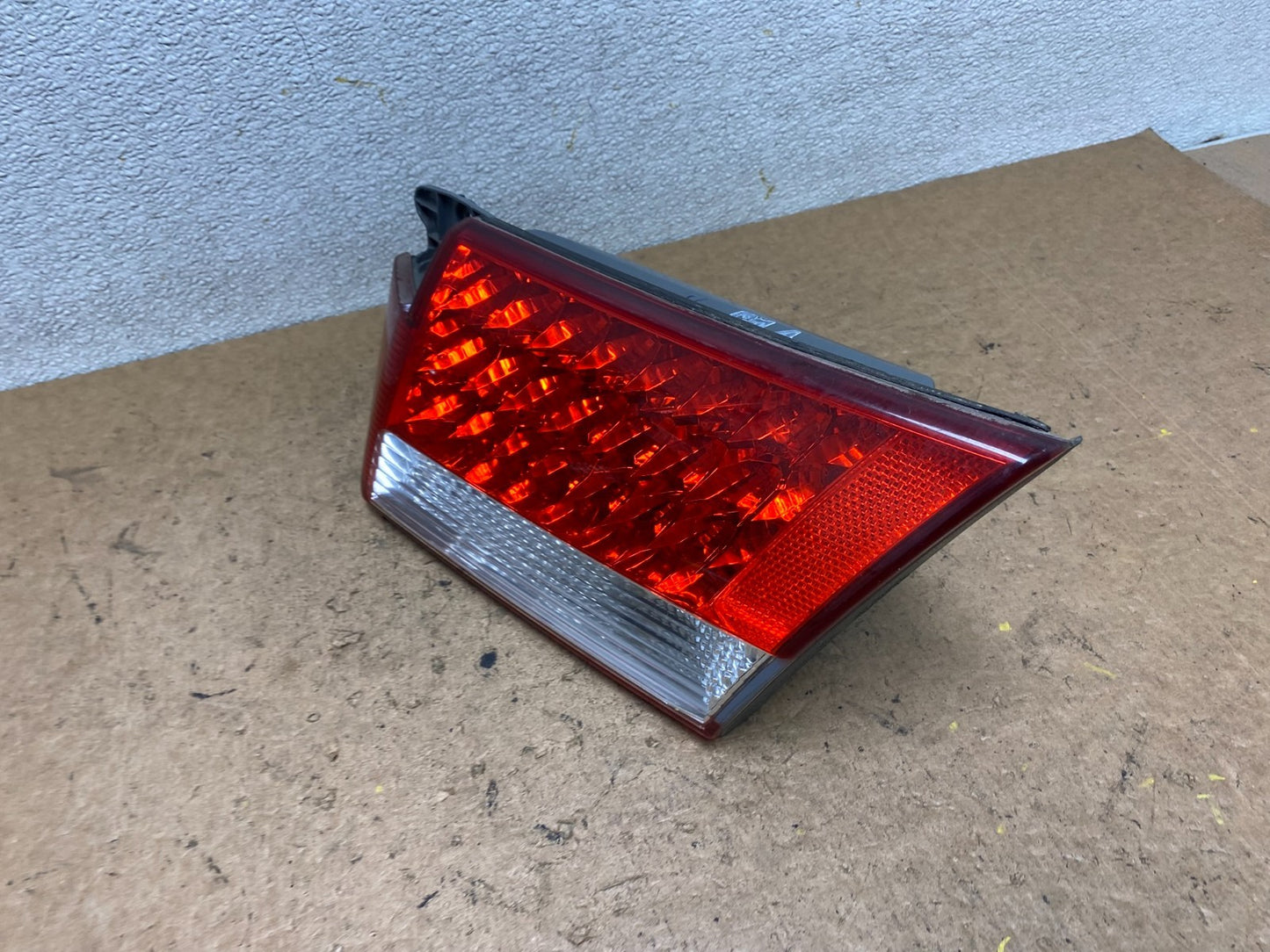 2006 2007 2008 2009 Hyundai Azera Right Passenger Inner Tail Light Oem T0737 DW1