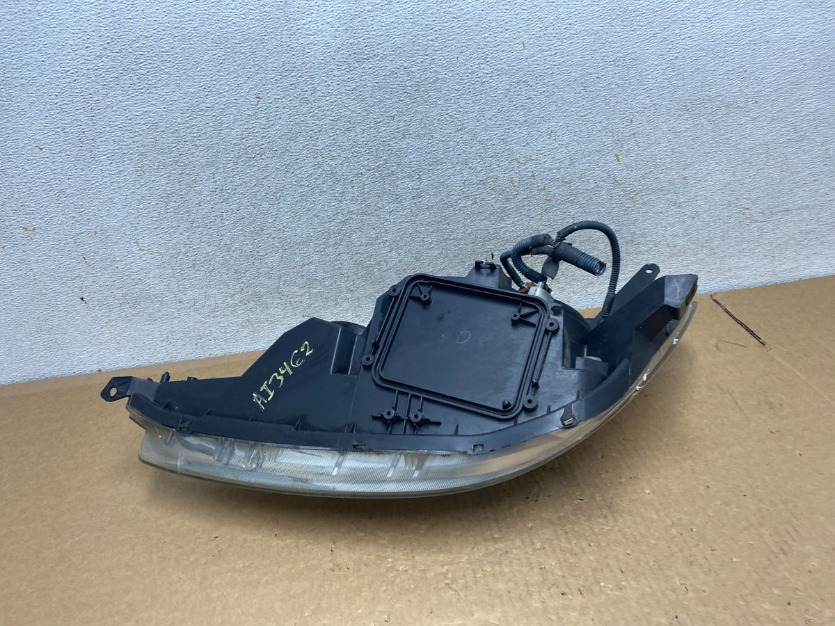 2004-2005 Toyota Sienna Right Passenger Halogen Headlight AI3462 DW6