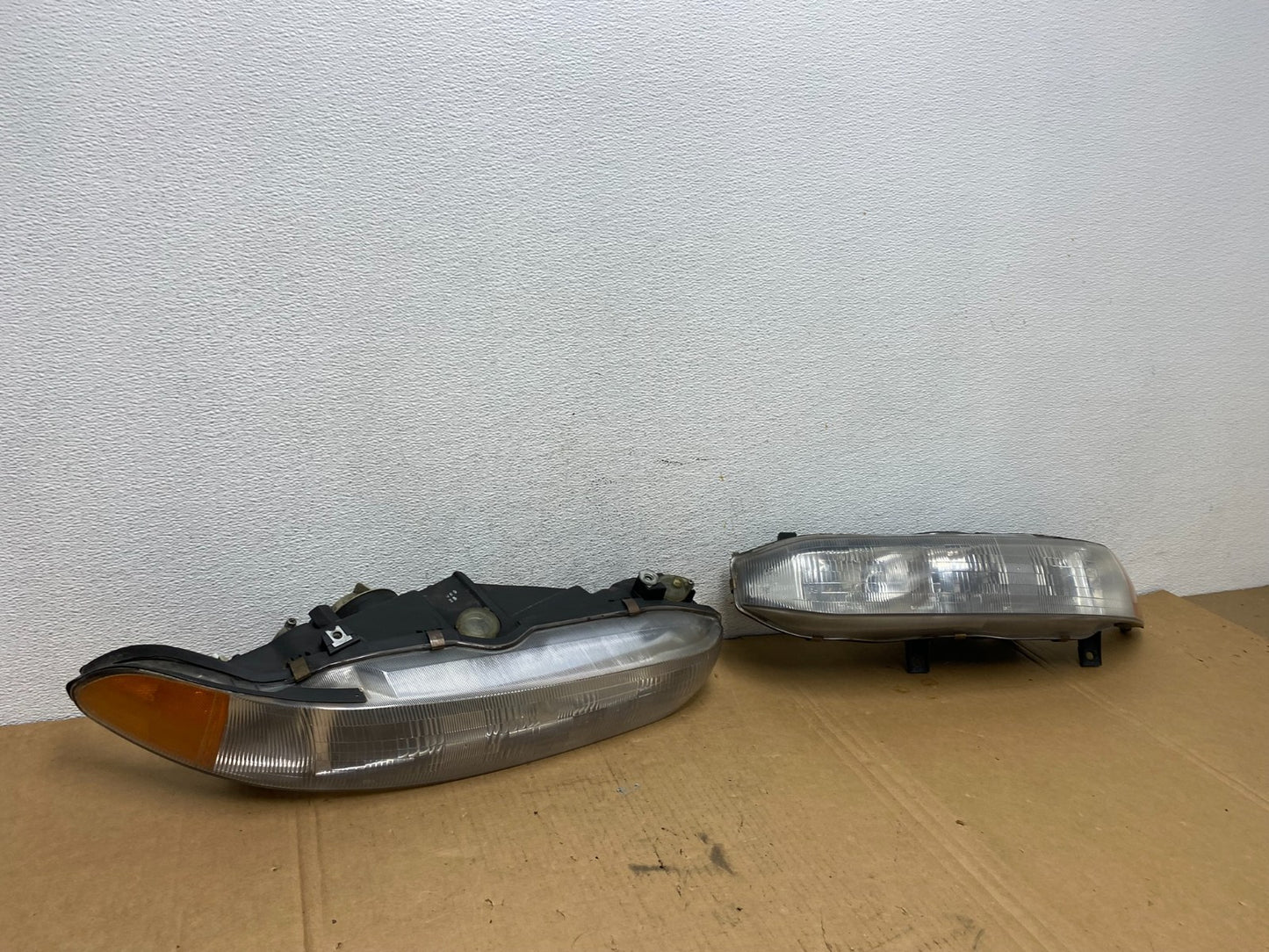1997 to 1998 Mitsubishi Galant Left+Right Set Headlights Halogen AD2675 DW2