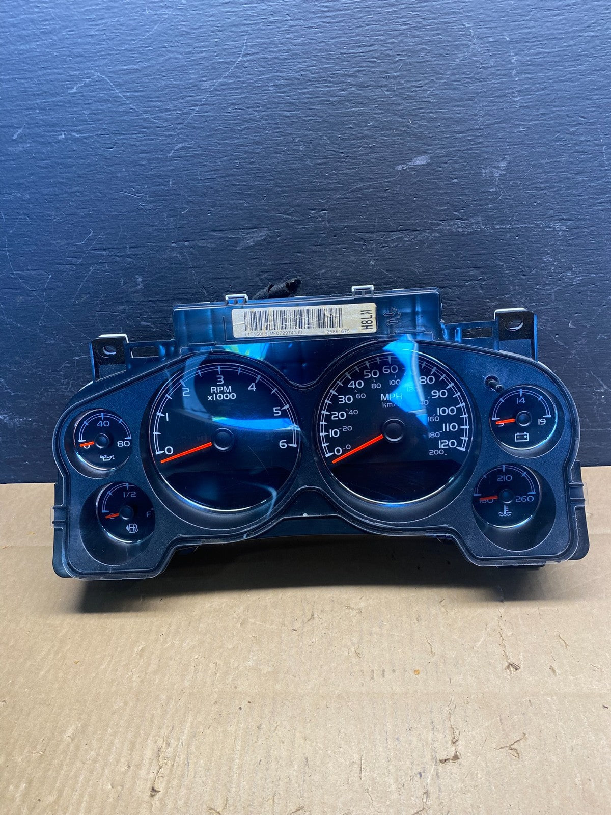 2007 to 2013 Chevrolet Silverado Suburban Cluster Gauge Speedometer OE AD1604 DG0