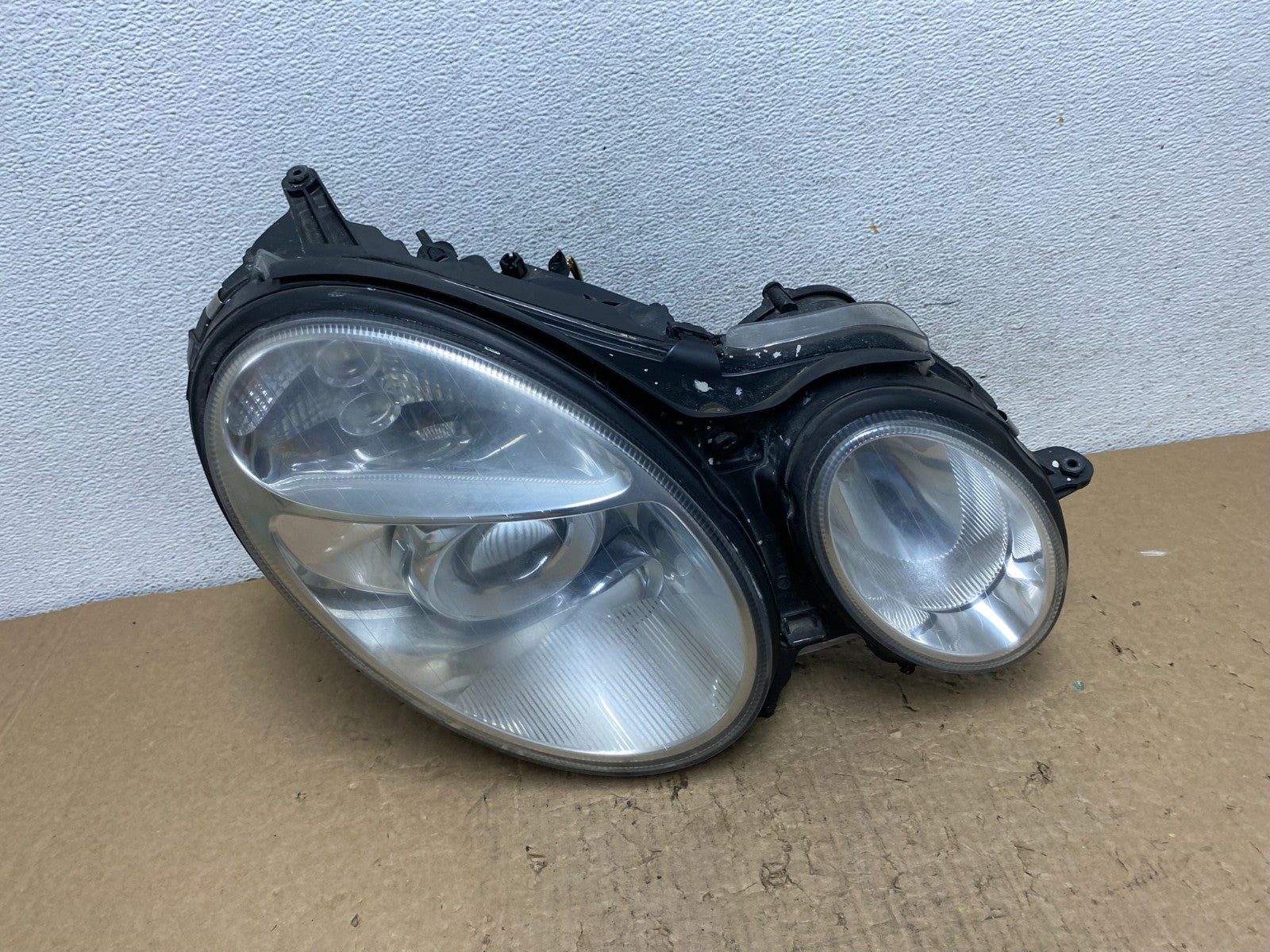 2003-2006 Mercedes E E320 E350 Class Right Passenger Halogen Headlight AF8199 DW0