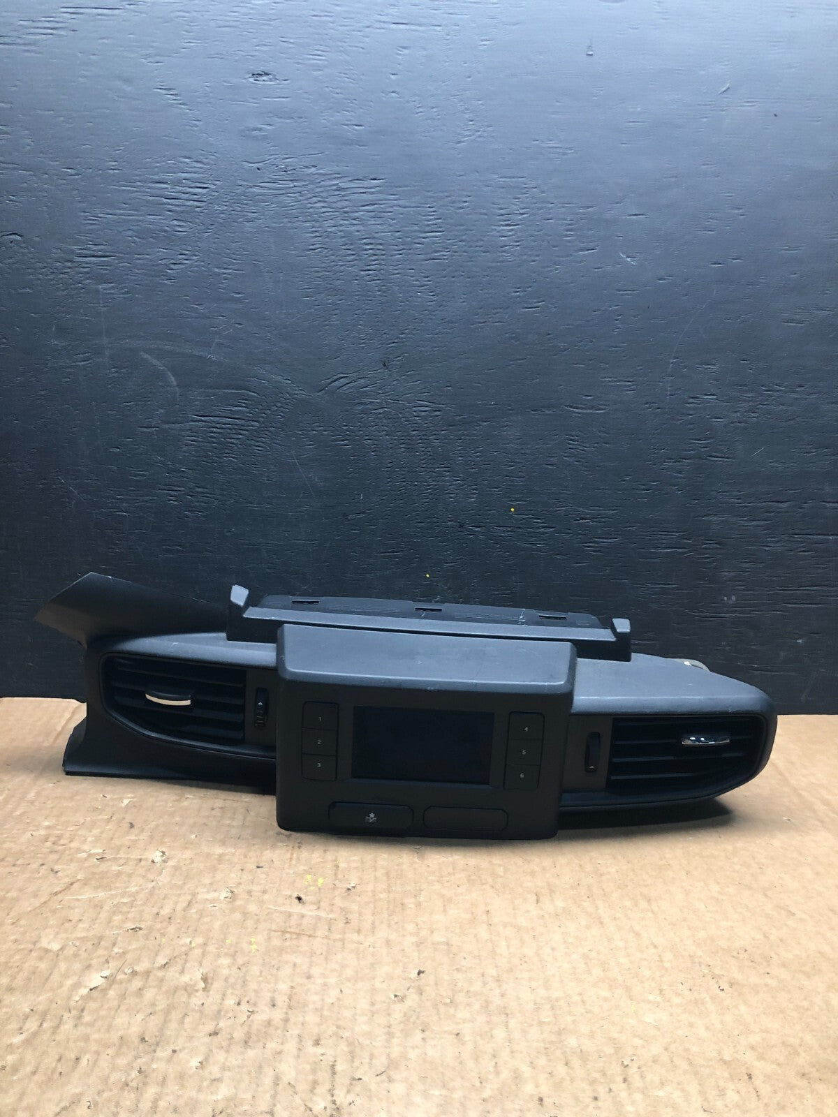 2020 to 2023 Ford Explorer Console Radio Display Screen Air Vents F9608 DG10