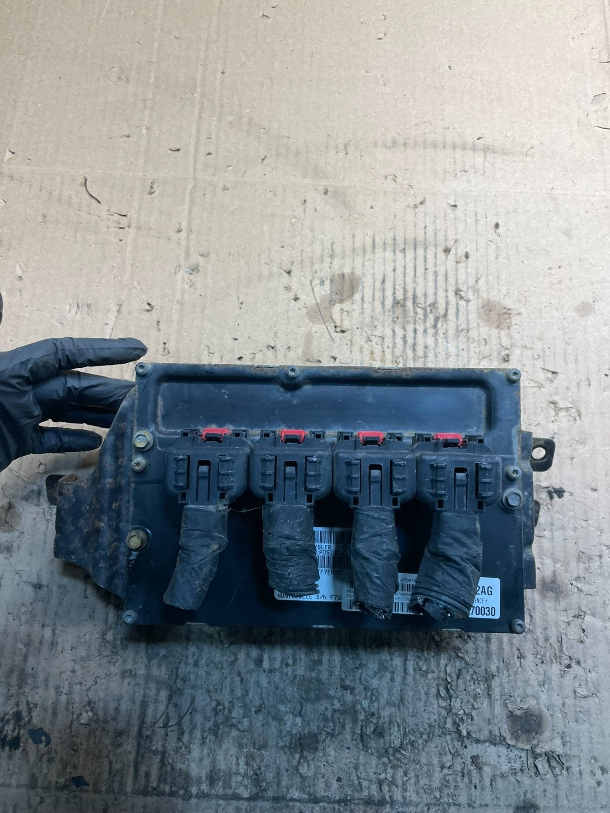 2008 Chrysler Caravan Town & Country 3.8L Engine Control p05187802ag V2215 DG0