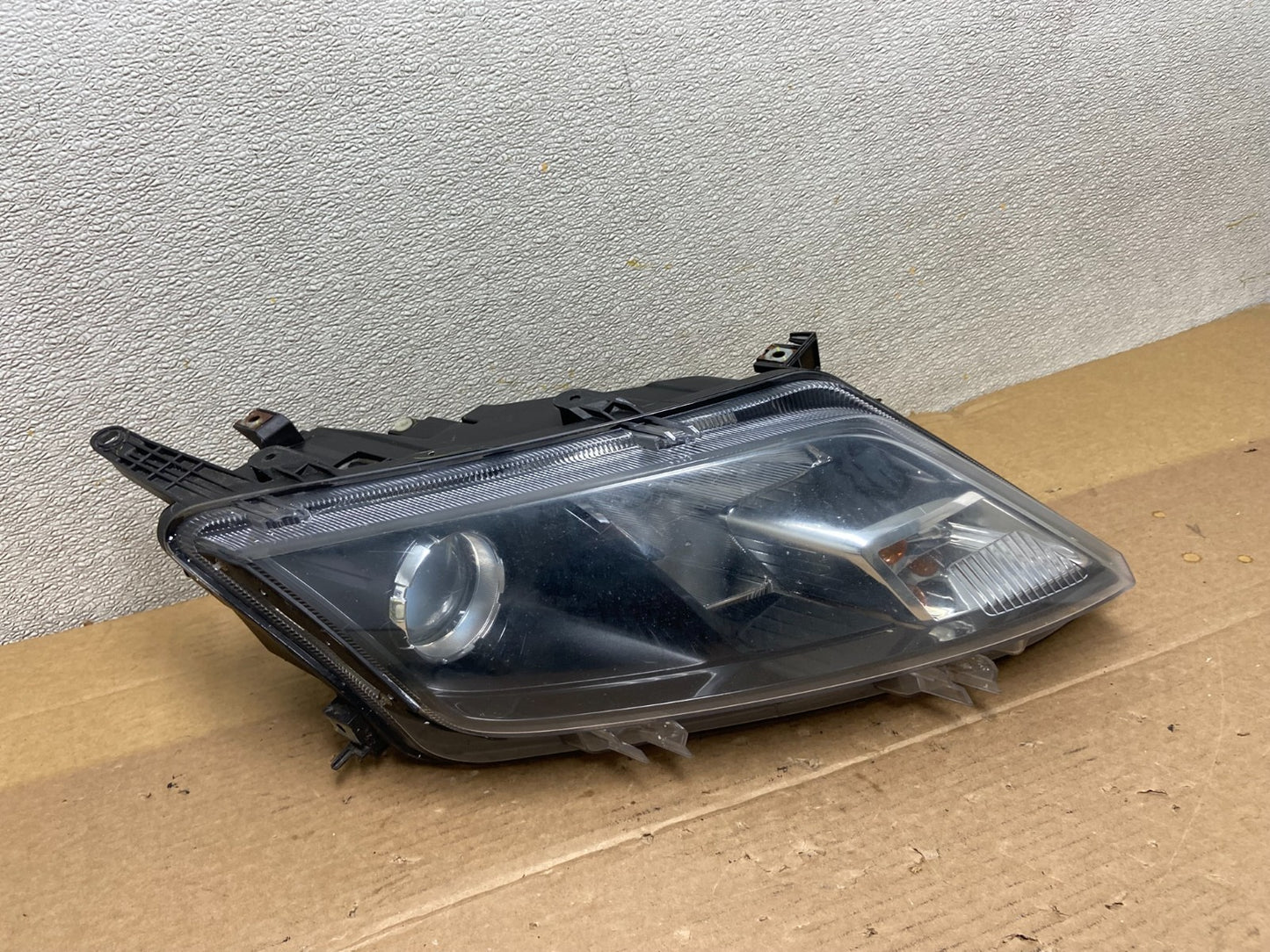 2010 2011 2012 Ford Fusion Right Passenger RH Headlight Halogen OEM AB5228 DW0
