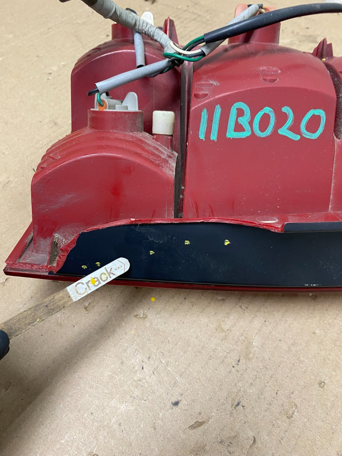 2002 Kia Sedona Right Passenger RH Side Tail Light Oem r8262 DG8