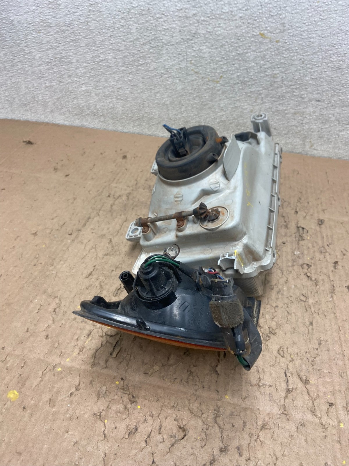 1998 to 2002 Kia Sportage Left Driver LH Halogen Headlight OEM Y4855 DG9