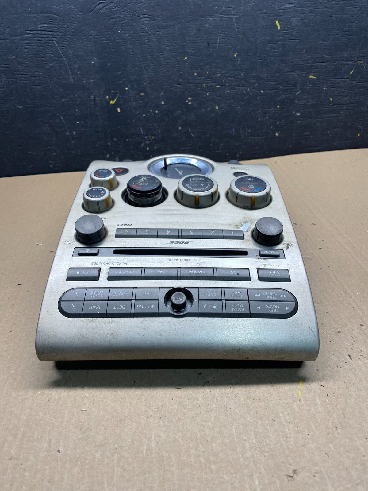 2004 to 2007 Infiniti QX56 Radio Player Climate Control Panel Bezel Z7167 DG3