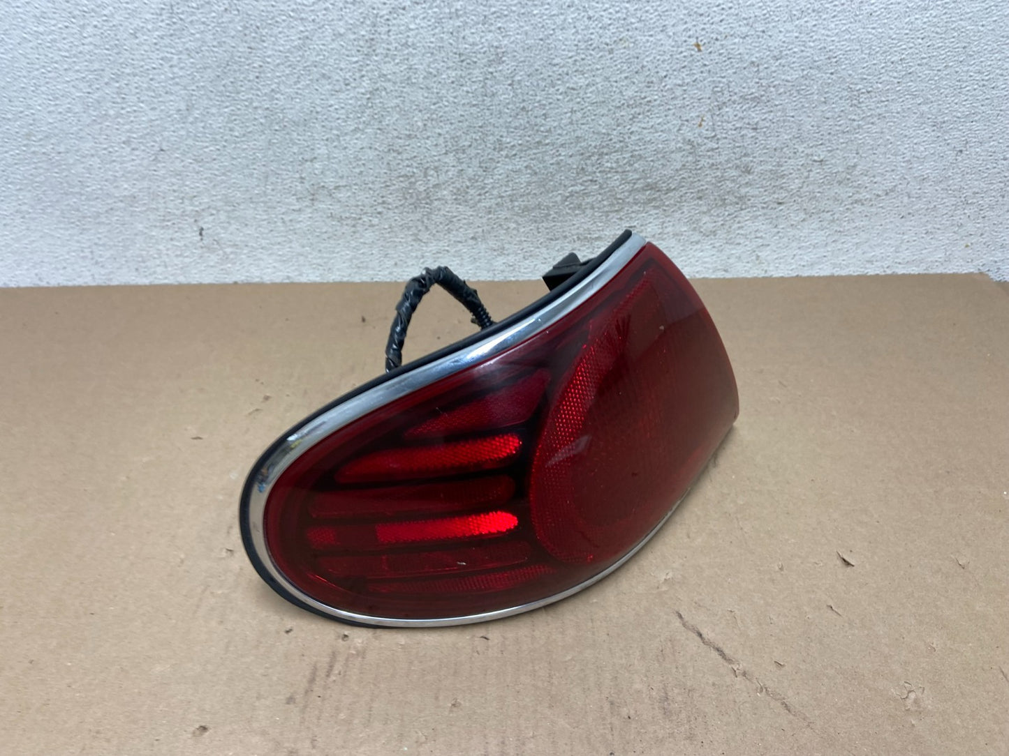2000 to 2005 Buick Lesabre Left Driver LH Side Tail Light AG5761 DW2