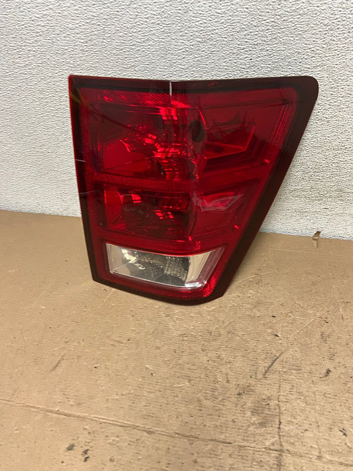 2005 - 2006 Jeep Grand Cherokee Right Passenger Rh Side Tail Light AF5083 LK0