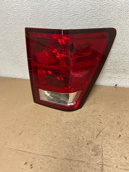 2005 - 2006 Jeep Grand Cherokee Right Passenger Rh Side Tail Light AF5083 LK0