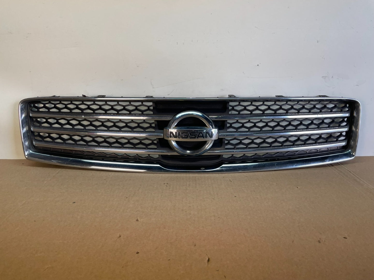 2009 to 2011 Nissan Maxima Front Upper Grill Grille AG2836 DW0