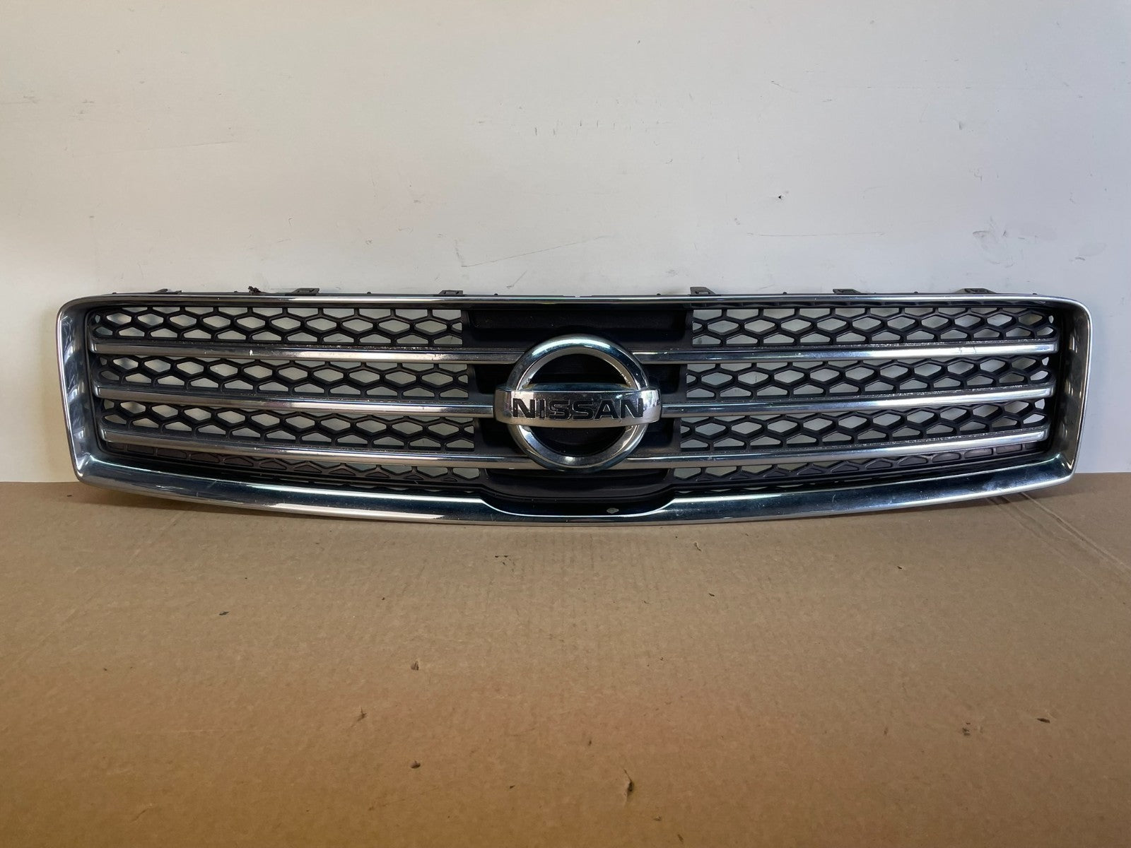 2009 to 2011 Nissan Maxima Front Upper Grill Grille AG2836 DW0