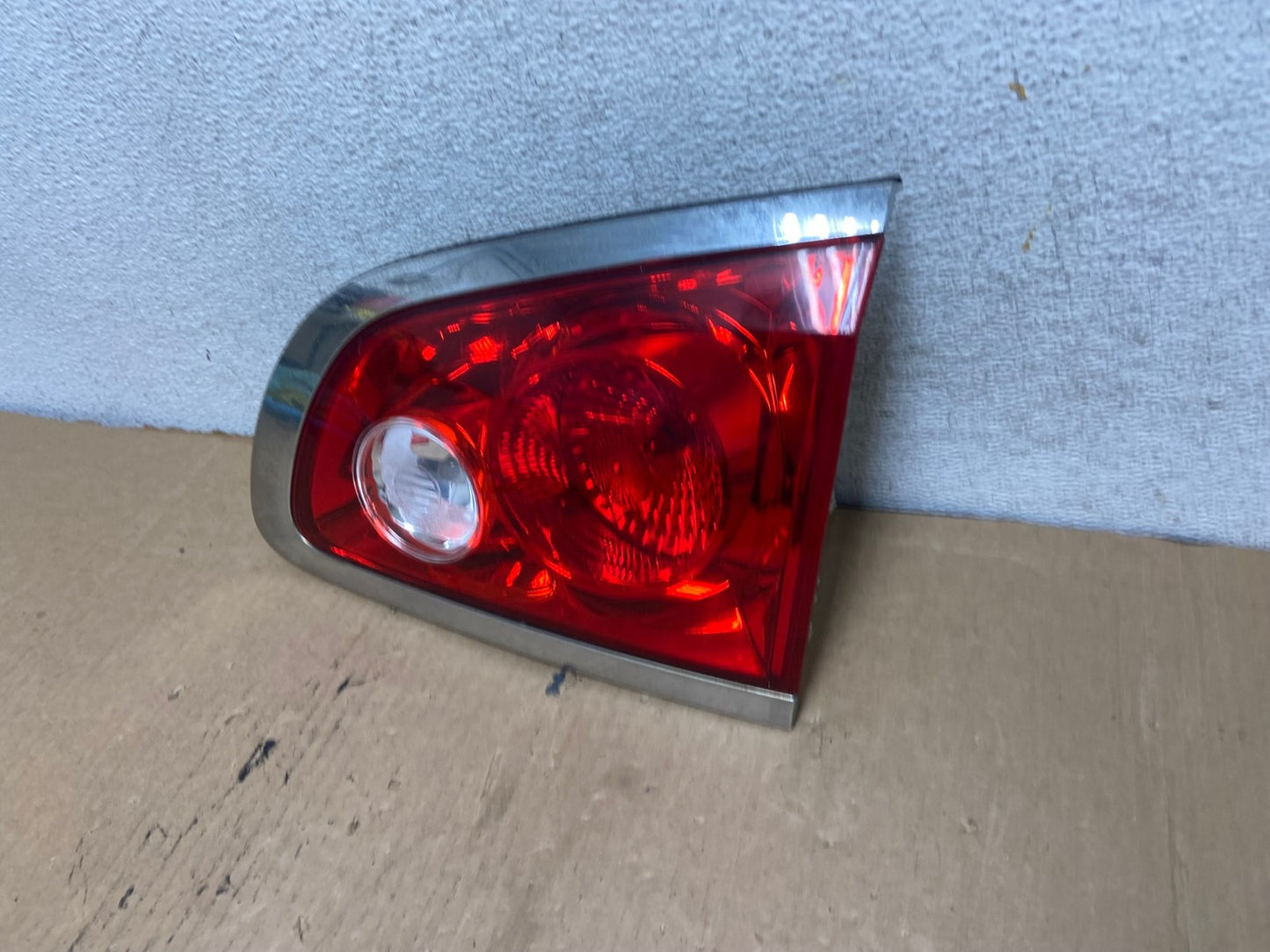 2008-2012 Buick Enclave Right Passenger Rh Inner Tail Light AG2107 LK1