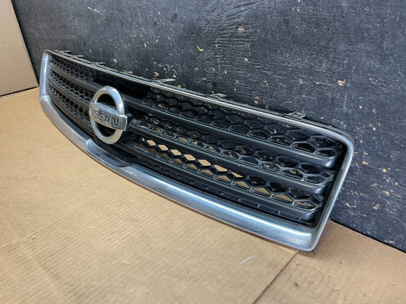 2009 to 2011 Nissan Maxima Front Upper Grill Grille Oem AA9082 DG2