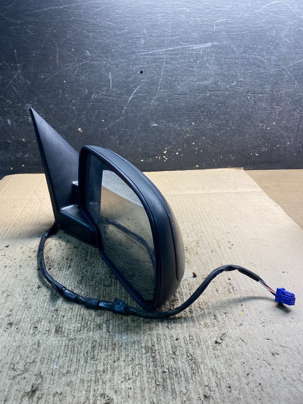 1999 to 2006 Chevrolet Tahoe Silverado Suburban Right Side Mirror OEM Z2504 MS9