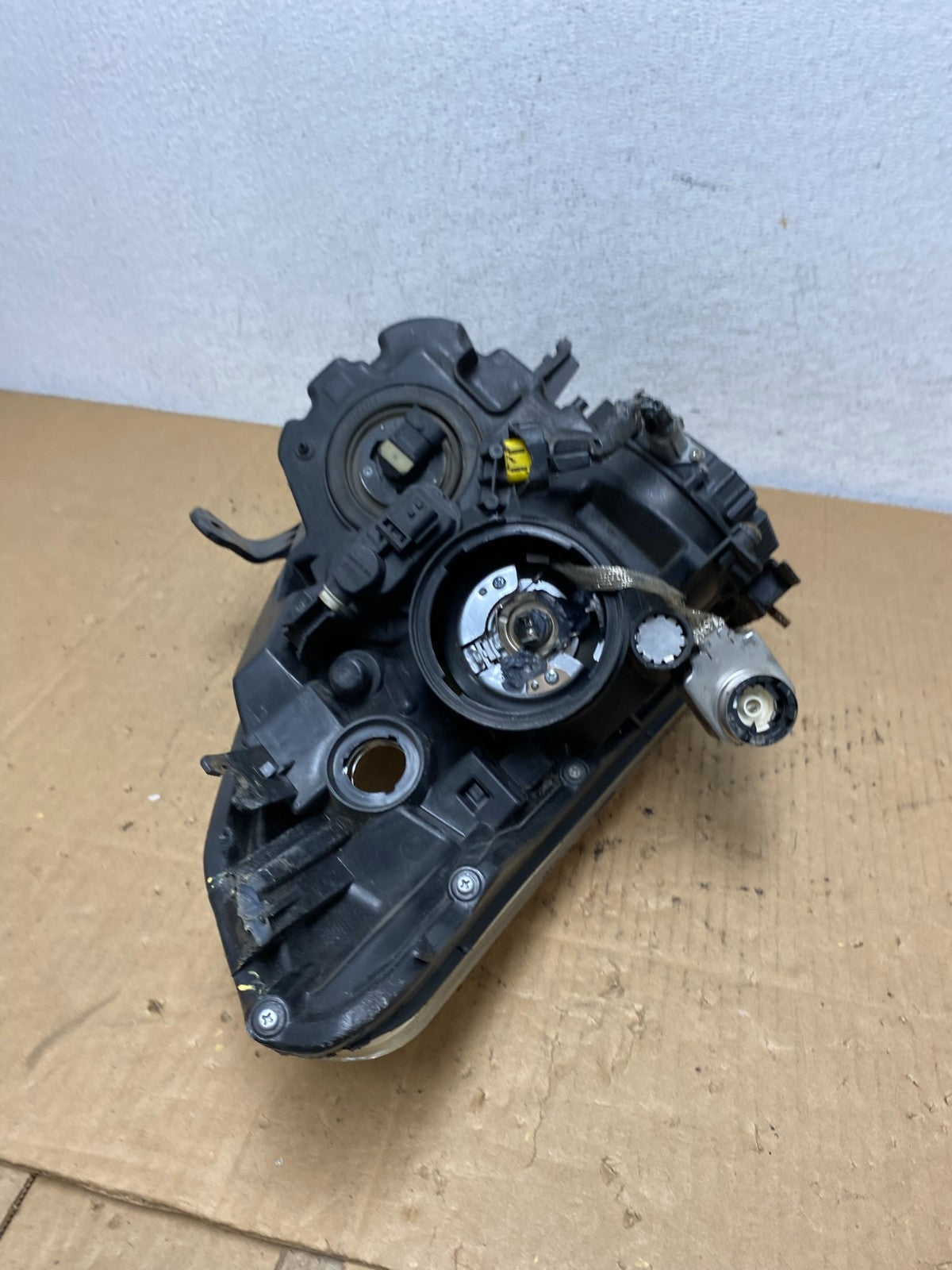 2008 to 2013 Nissan Rogue HID Xenon Headlight Left Driver Lh Side AD2356 DW11