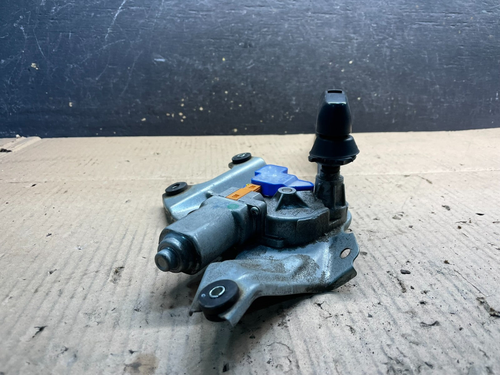 2010 to 2014 Subaru Legacy Outback Rear Windshield Wiper Motor V1883 DG4