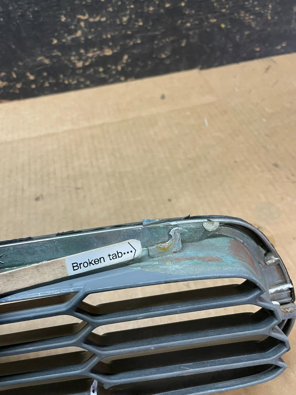 1998 to 2003 Subaru Legacy Front Grill Grille AA91517