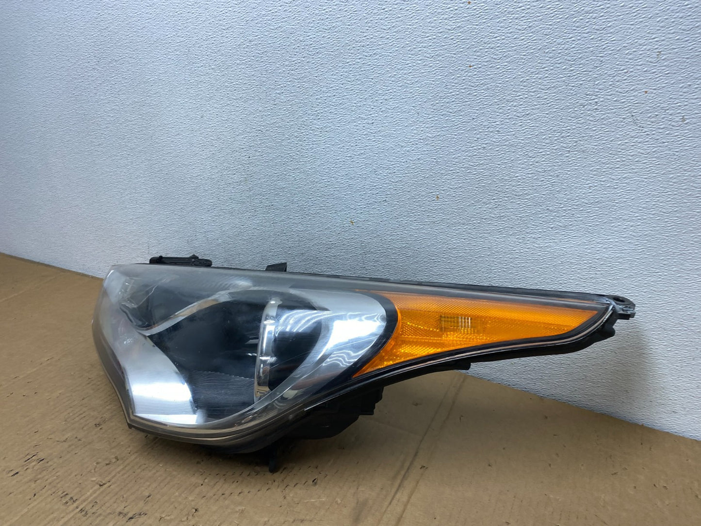 2012 - 2017 Hyundai Veloster Left Driver LH Side Halogen Headlight AD1073 DW1