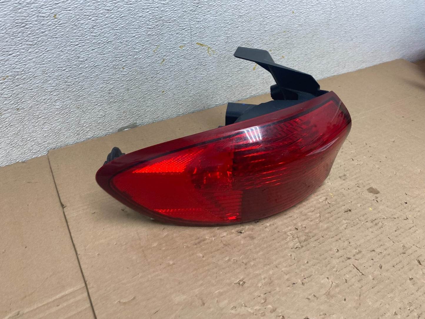 2006-2007 Subaru Tribeca B9 Left Driver Lh Side Tail Light Oem N7881 DW2