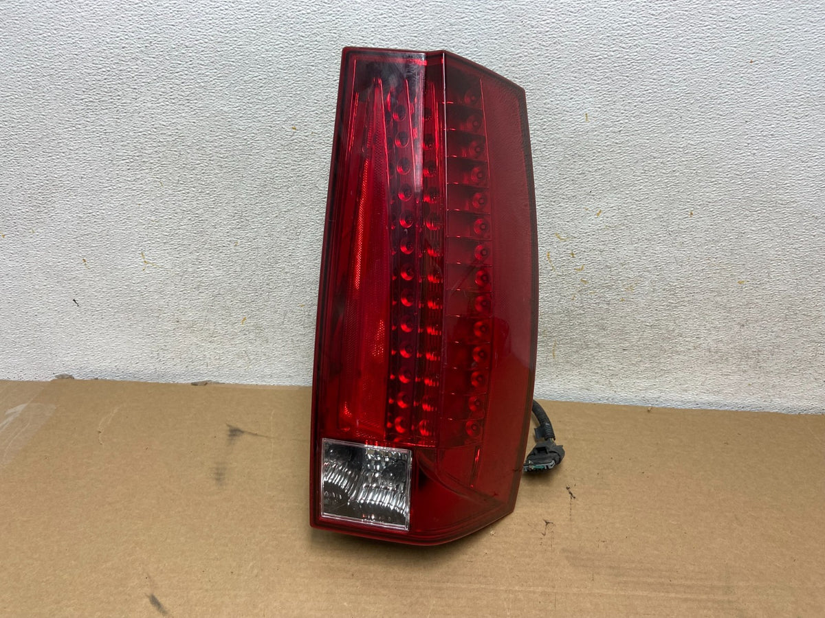 2007 to 2014 Cadillac Escalade Right Passenger RH Side Tail Light AH4437 DW0