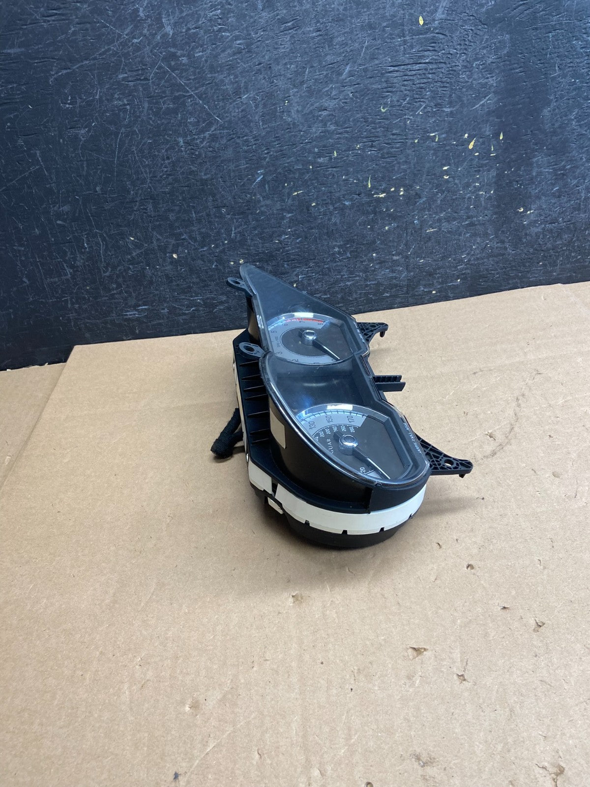 2009 to 2011 Jaguar XF Instrument Cluster Gauge Speedometer AI3249 DG1