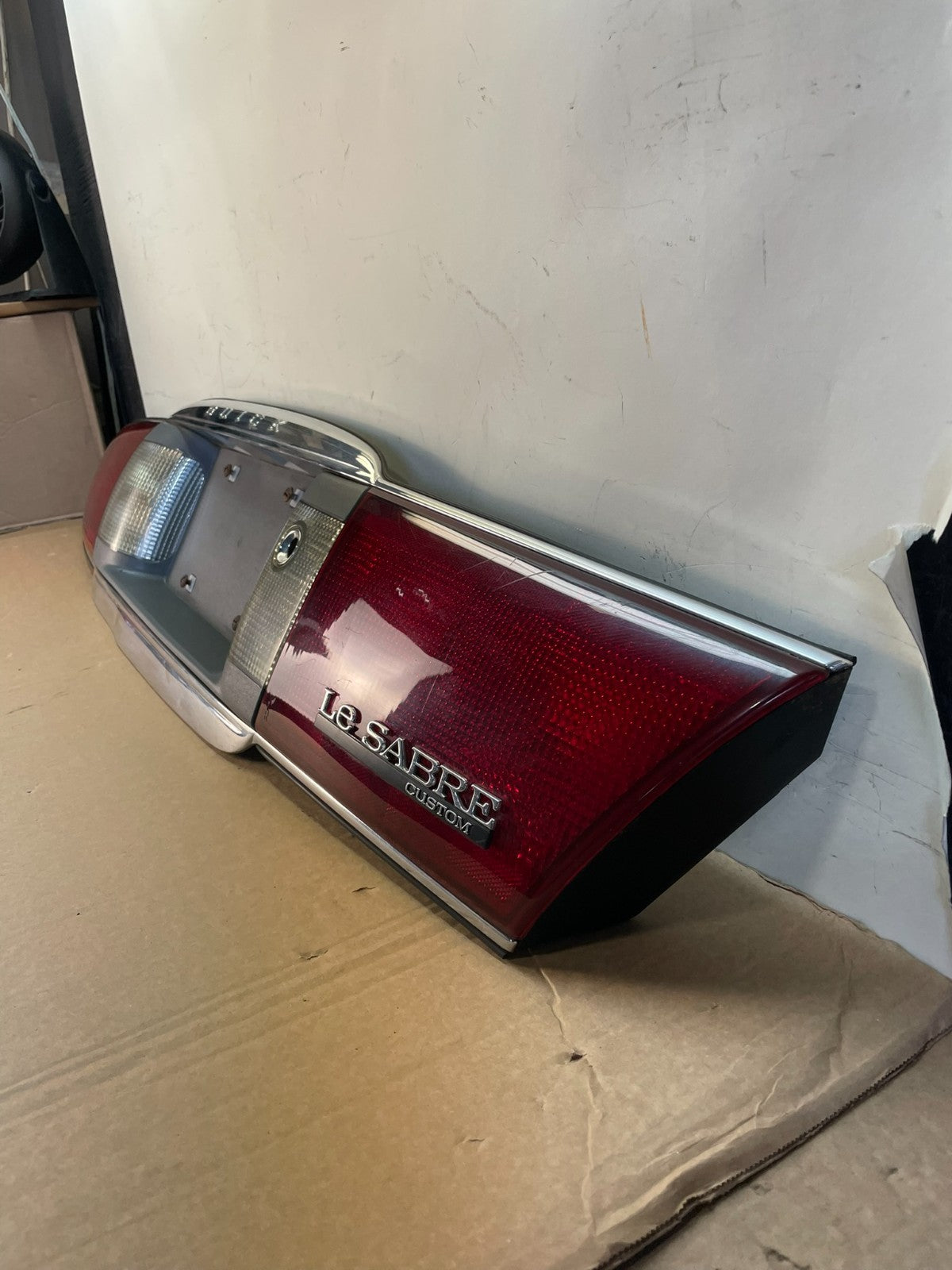 2000 to 2005 Buick Lesabre Trunk Rear Center Tail Light Panel AG7602 DG1