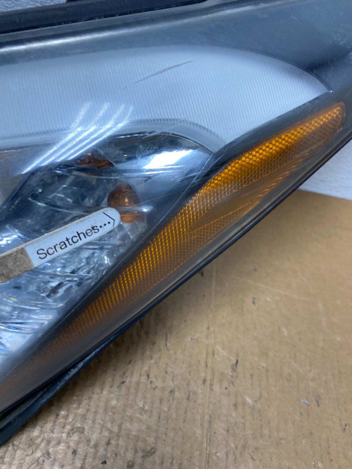 2013 to 2016 Hyundai Santa Fe Left Driver Side Headlight AE1310 DW3