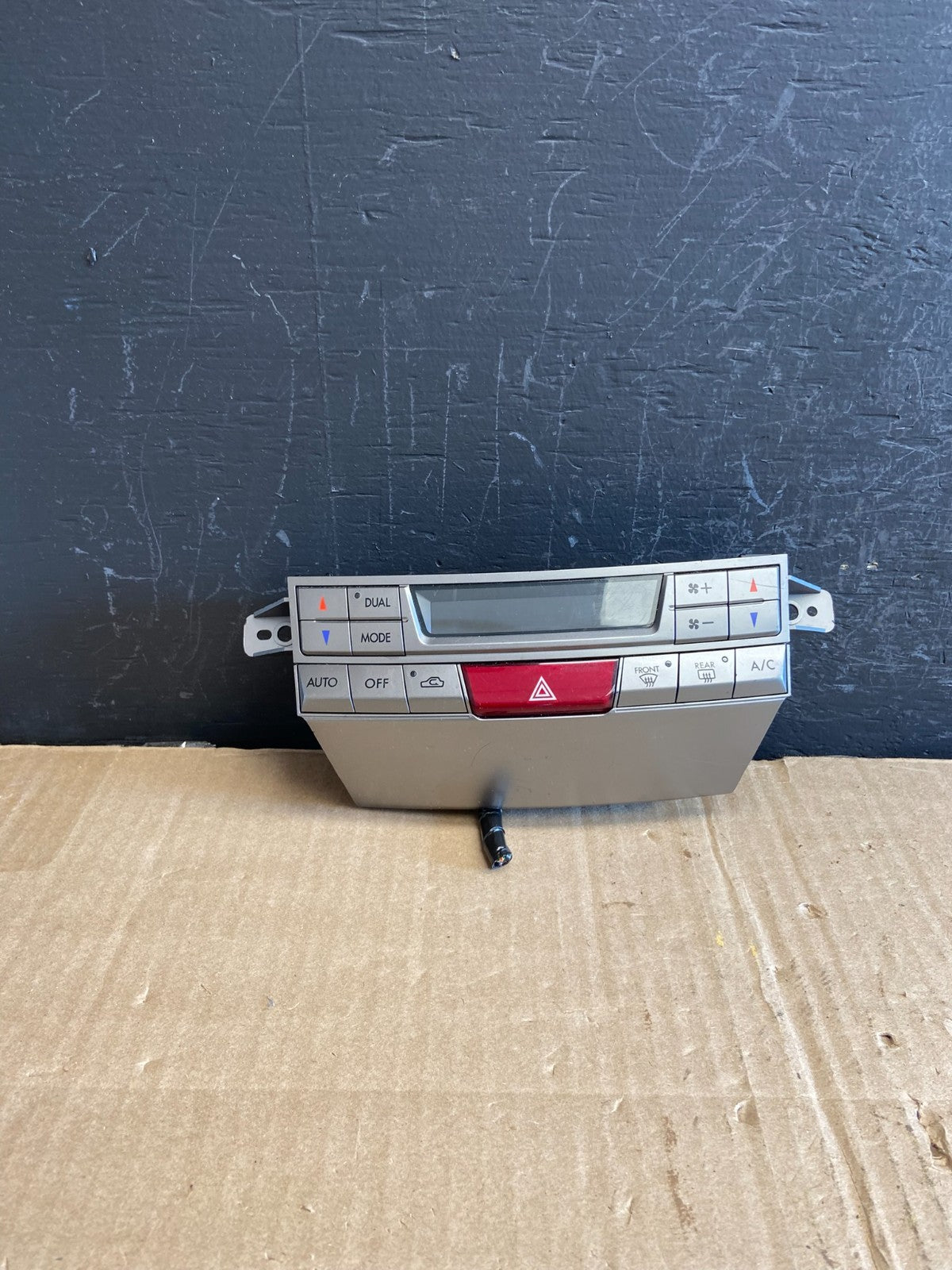 2010 - 2014 Subaru Outback Legacy A/C Heater Climate Control Unit AE1934 DG0