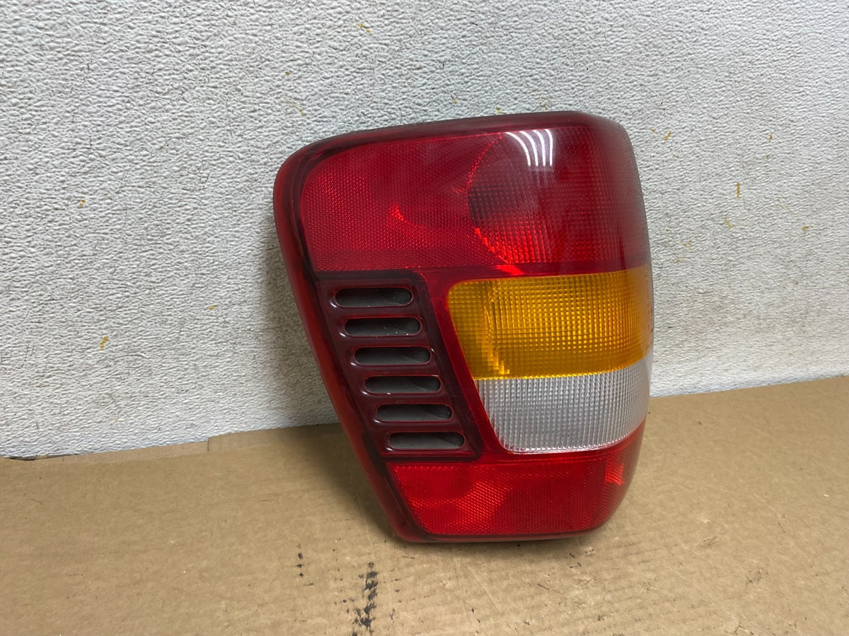 1999 - 2004 Jeep Grand Cherokee WJ Left Driver Lh Tail Light AH8107 DW1