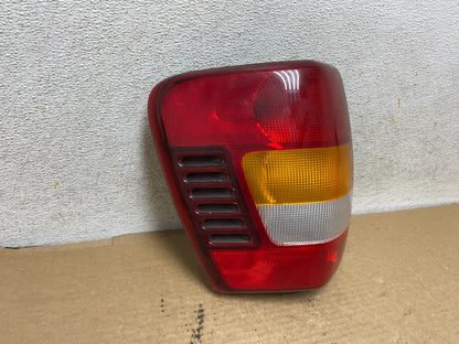 1999 - 2004 Jeep Grand Cherokee WJ Left Driver Lh Tail Light AH8107 DW1