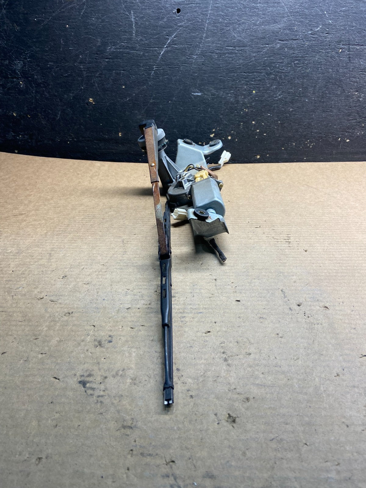 2000 to 2004 Subaru Legacy Wagon Rear  Windshield Wiper Motor AA06593