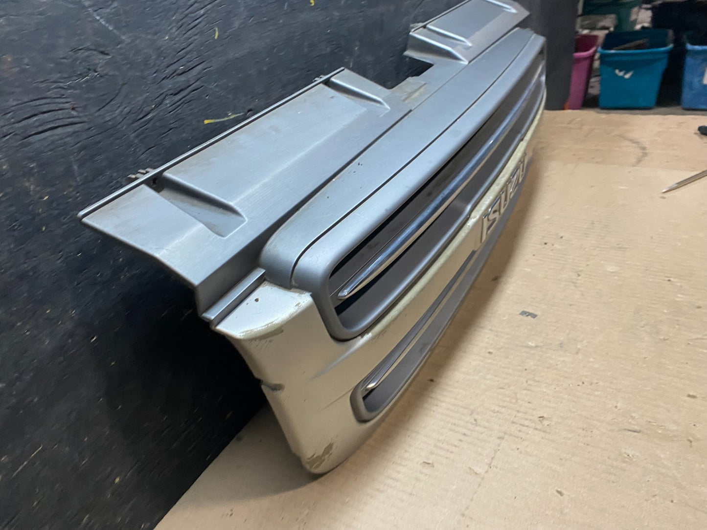1998 1999 Isuzu Trooper Front Upper Grill Grille U7584 DG2