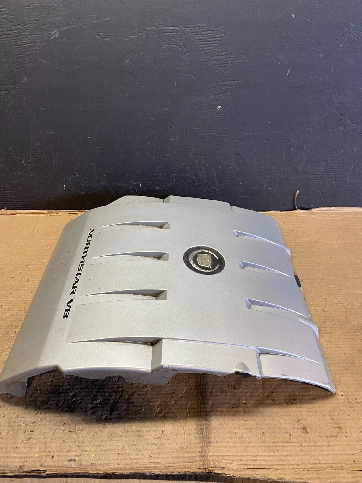 1997 to 2004 Cadillac Deville Seville Northstar Engine Motor Cover E8307 DG13