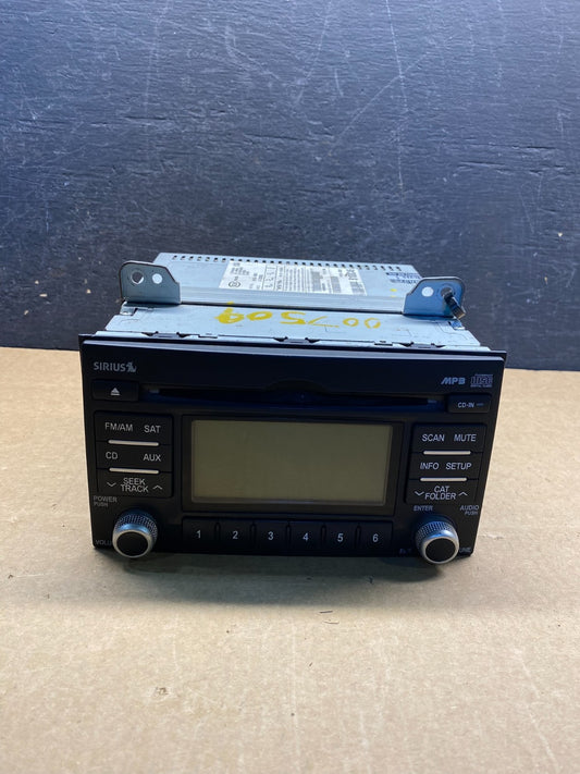 2009 to 2010 Kia Sedona Radio Stereo Receiver AM FM CD Player Sirius AH1880 DG0