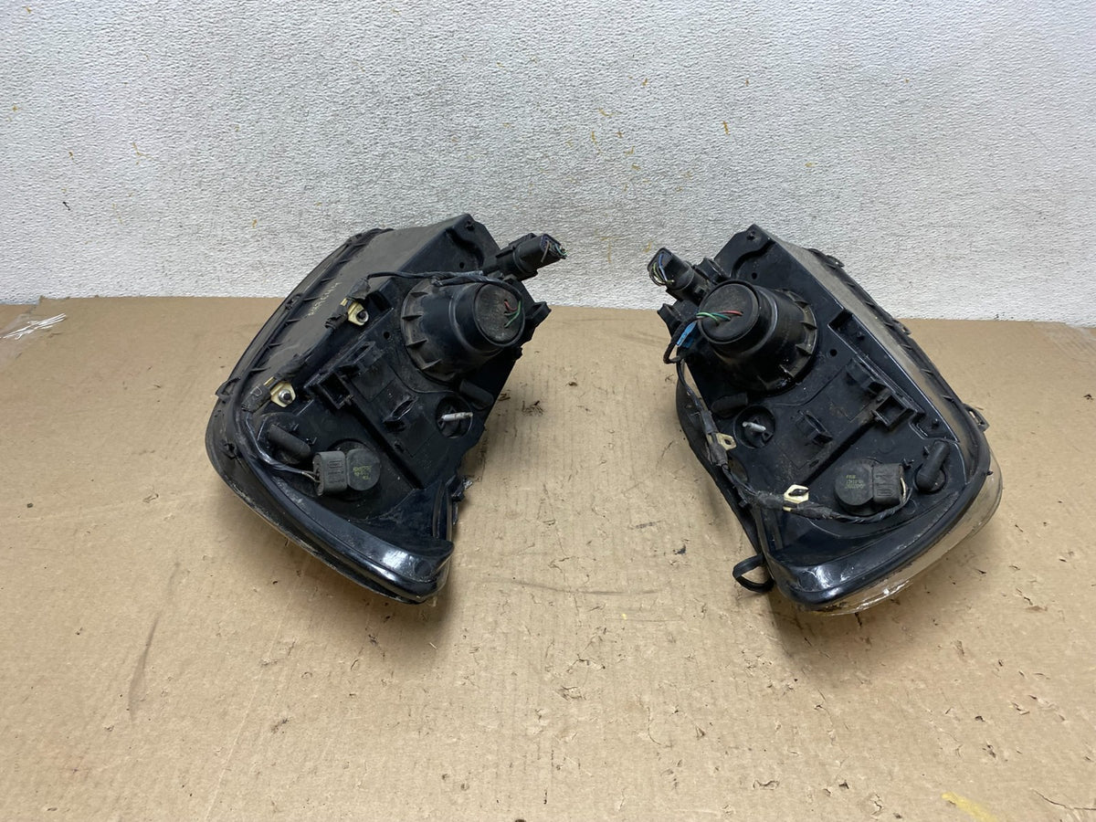 2000 to 2007 Ford Taurus Left+Right Side Halogen Headlights AH7649 DW6
