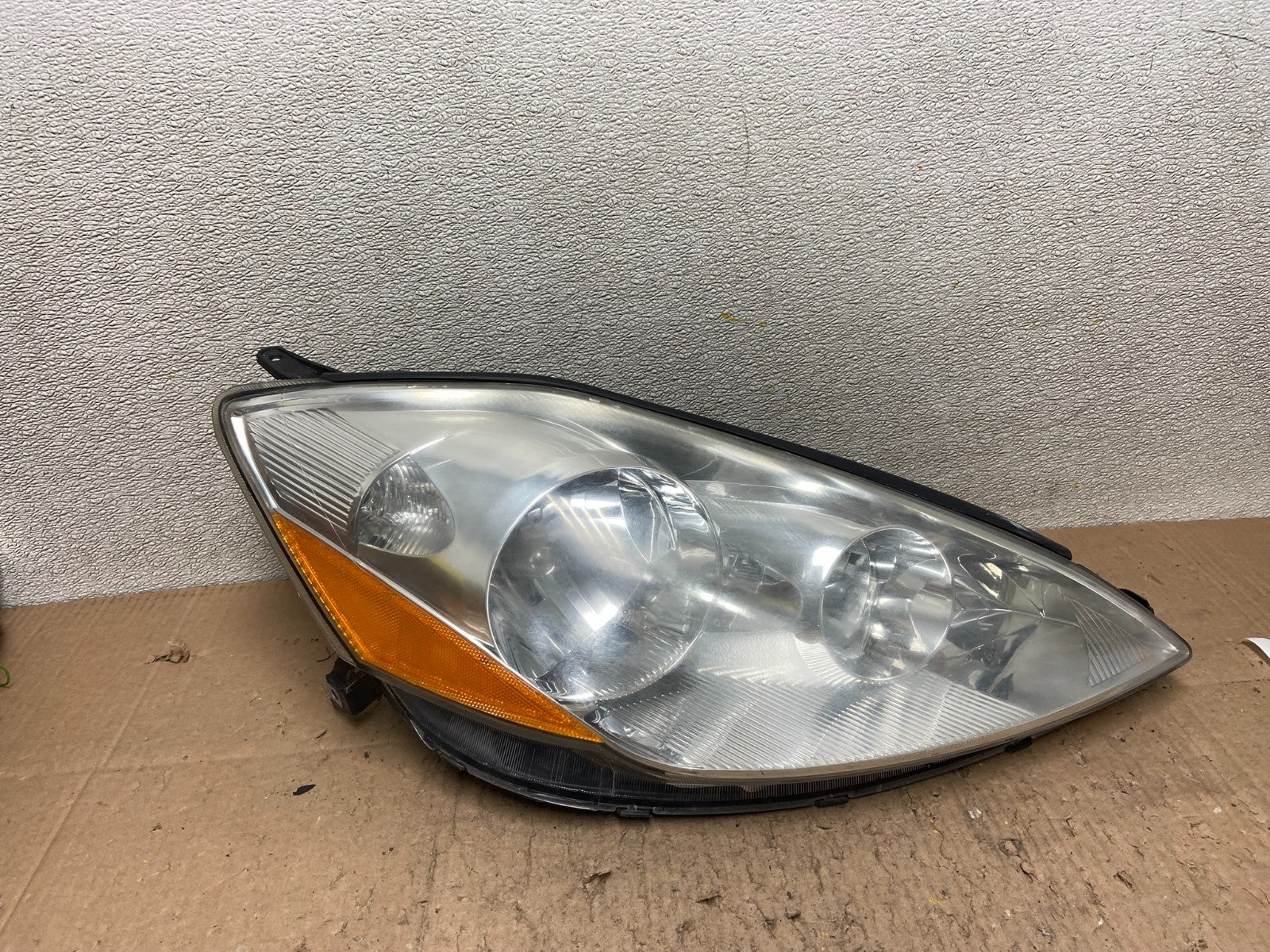 2006 to 2010 Toyota Sienna Right Passenger Rh Side Headlight Halogen Y4673 DW0
