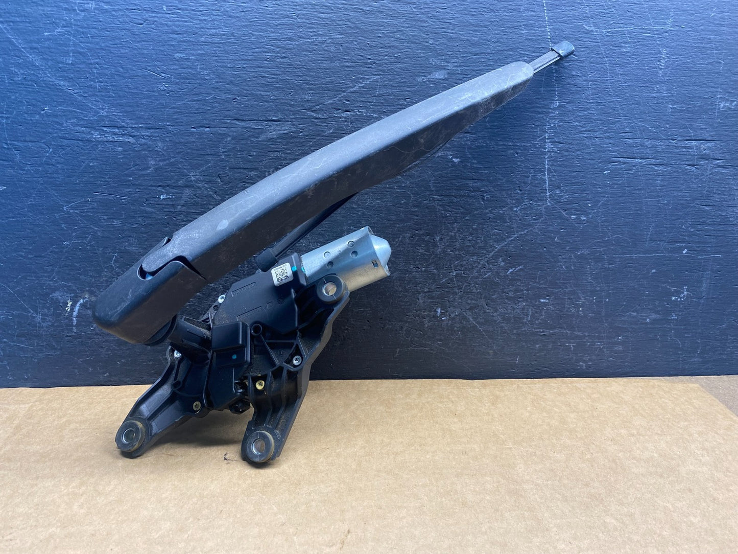 2020 to 2023 Ford Explorer Rear Windshield Wiper Motor ad7475 DG0