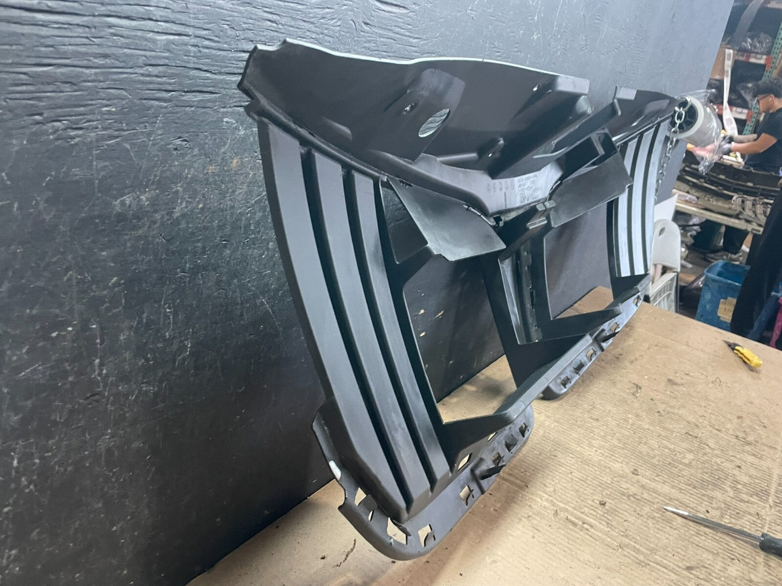 2010 to 2012 Lincoln MKT Grill Grille Support Panel N0806 PS5