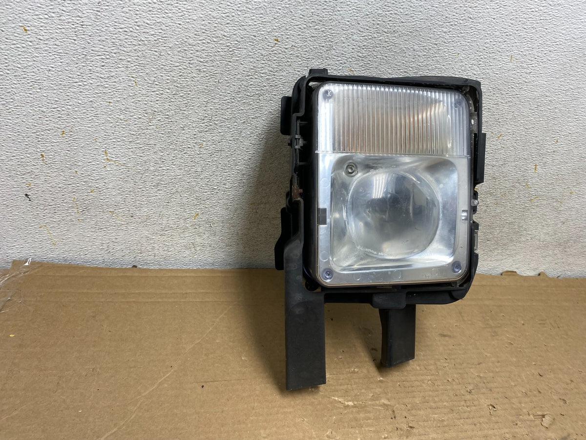 2004 to 2009 Cadillac SRX Left Driver LH Side Front Fog Light AH8893 DW1