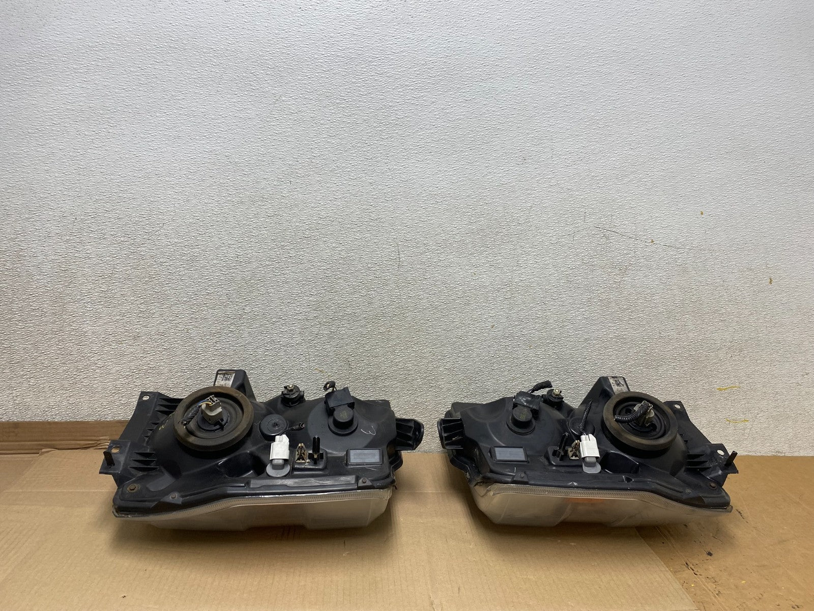 2008-2014 Ford Econoline E150 E250 E350 Left+Right Headlights U2763 DW11