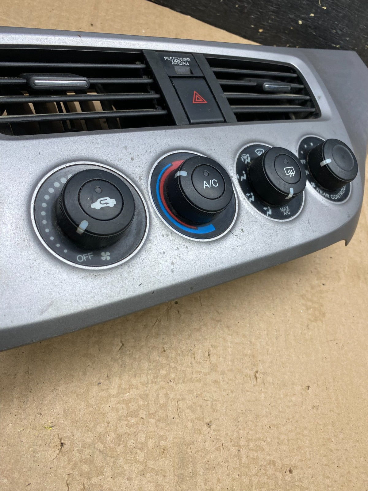 2005 to 2010 Honda Odyssey Radio Climate Control Dash Trim Bezel Z0052 DG1