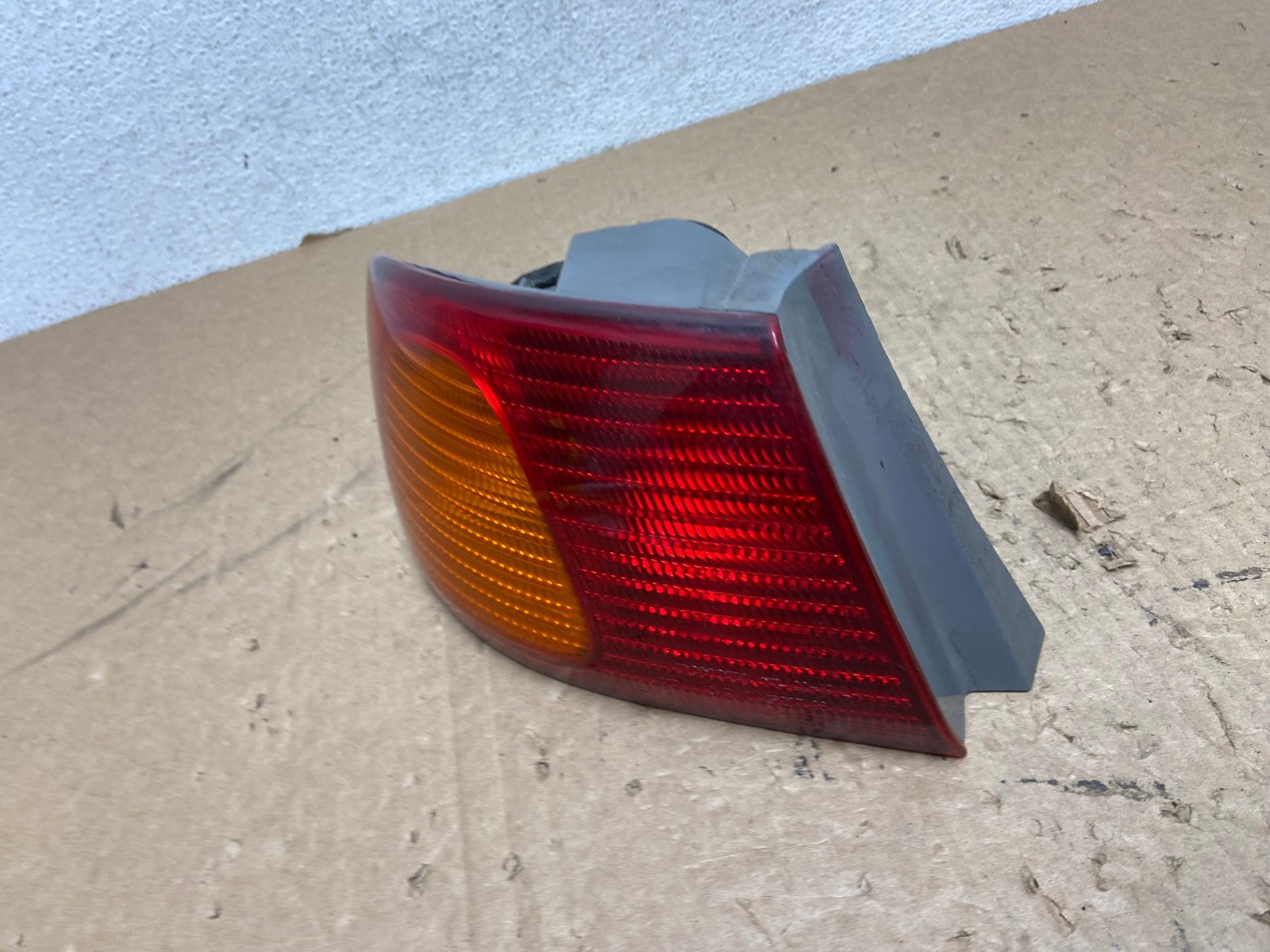 1998 1999 2000 Toyota Corolla Left Driver Lh Side Tail light AG1346 LK1