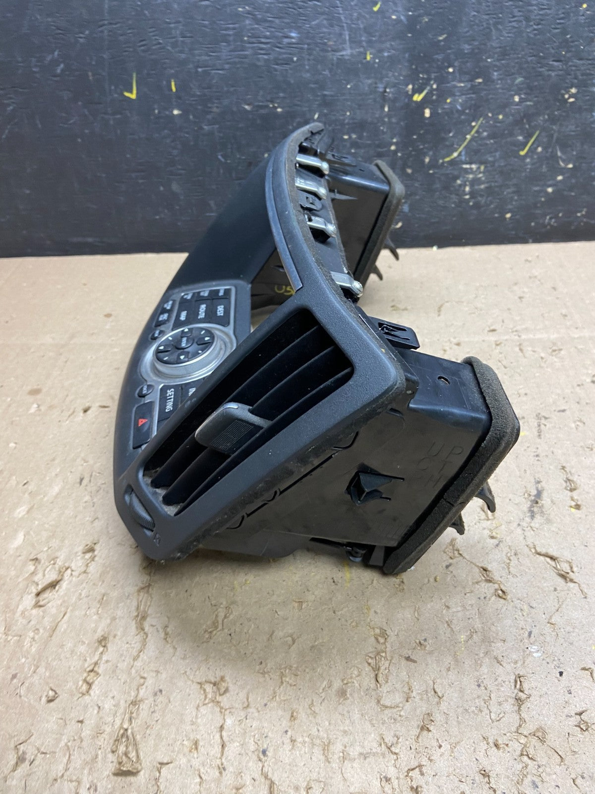 2007 - 2008 Infiniti G35 EX35 Radio Player Screen Panel Bezel U5690 DG2
