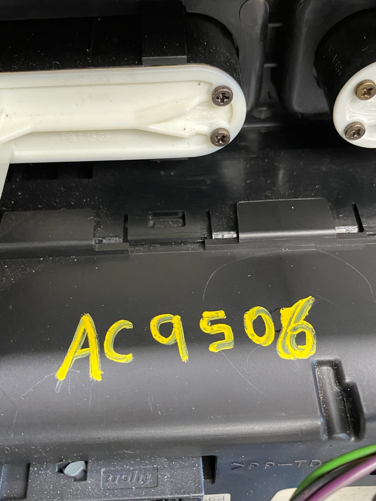 2007 - 2010 Ford Edge Heater Climate Control Radio Control Dash Bezel AC9506 DG7