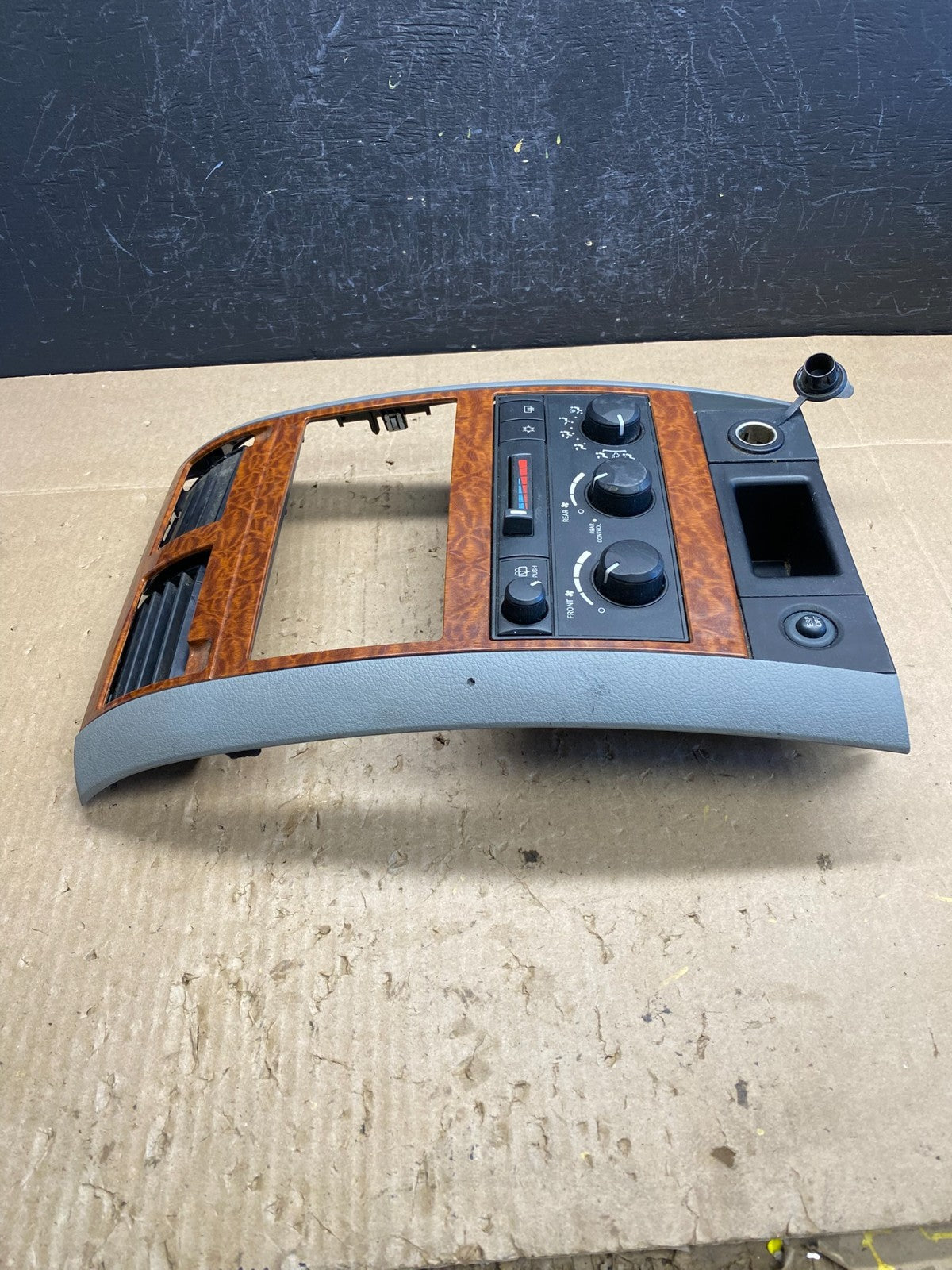 2005-2009 Dodge Durango Heat Climate Temperature Control Radio Bezel AC6784 DG1