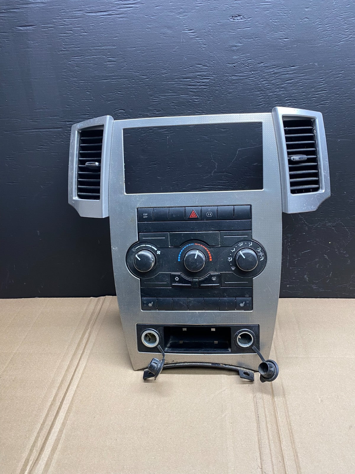 2008 2009 2010 Jeep Commander Grand Cherokee A/C Climate Control Bezel ab8635 DG0