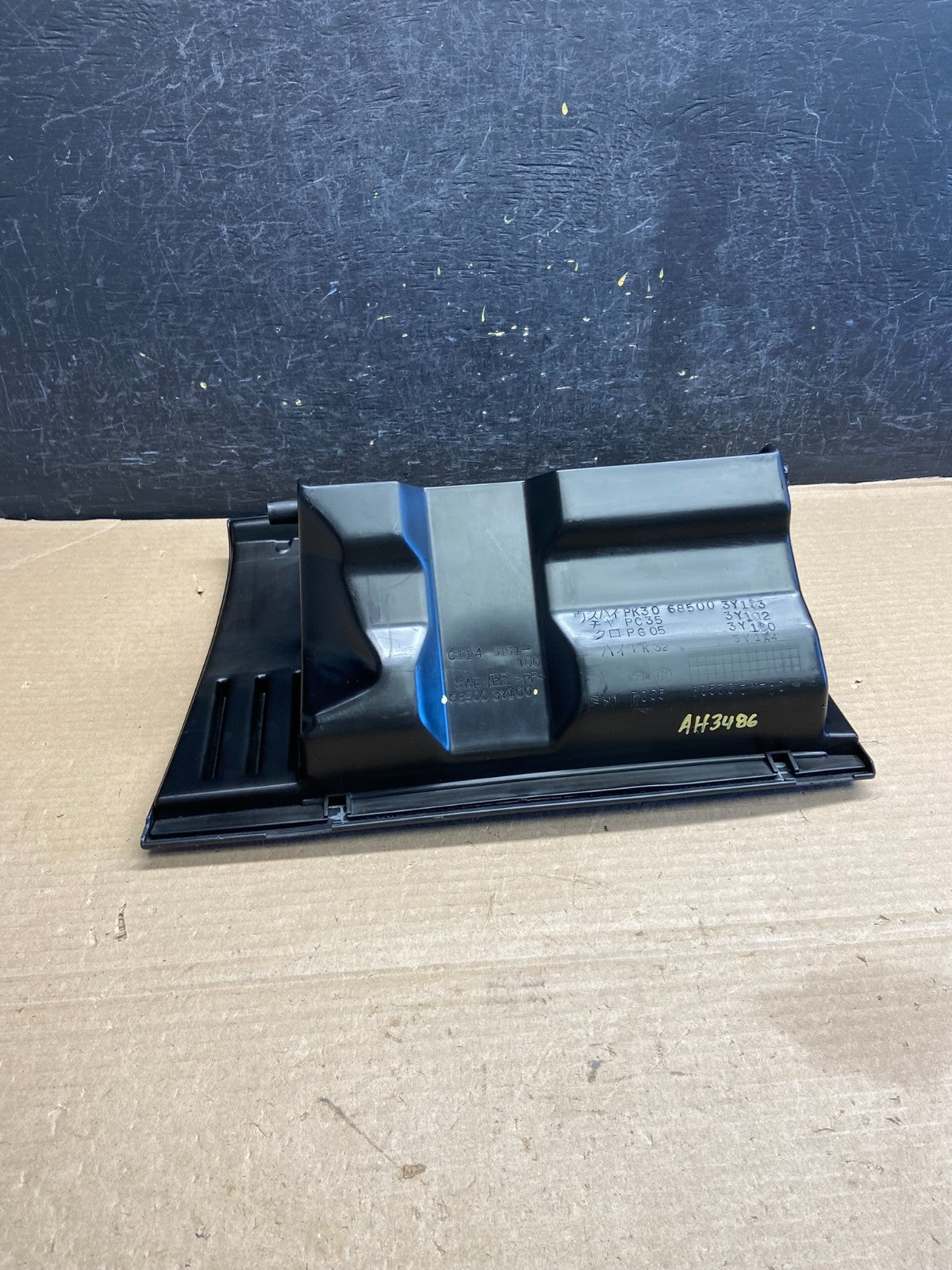 2000 to 2003 Infiniti I30 I35 Glove Box Storage Compartment 68500 3Y100 AH34864
