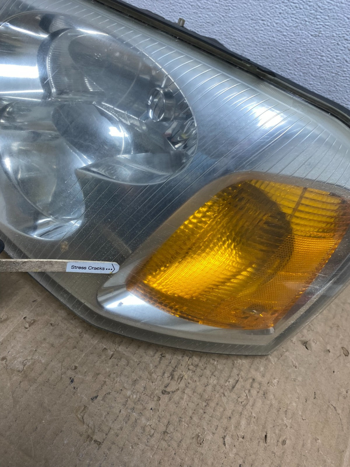 2002 to 2009 Gmc Envoy Left Driver Lh Side Headlight Halogen Oem AC3880 DW4