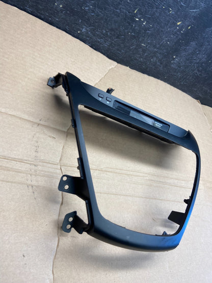 2014-2016 Hyundai Elantra Center Radio Climate Control Air Vent Bezel AF1755 DG1